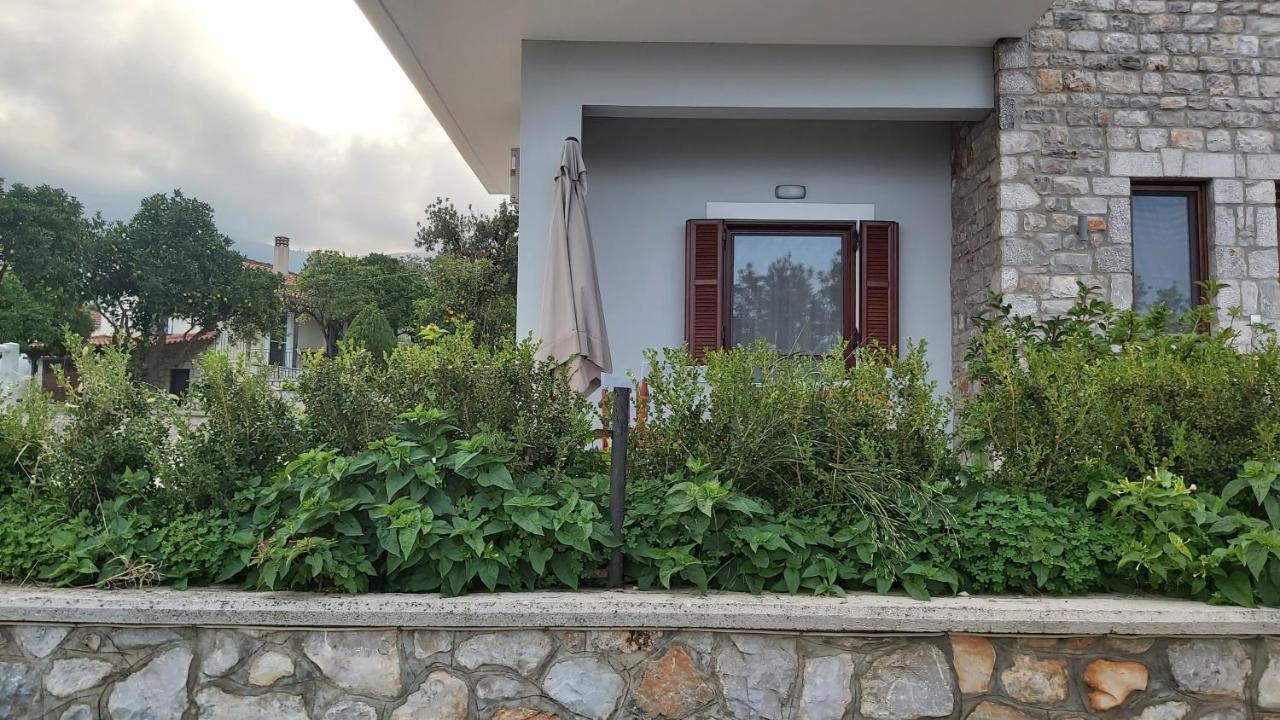 Light Blue House 3 Apartments Poúlithra المظهر الخارجي الصورة